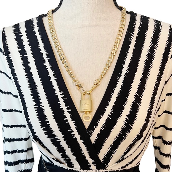 Authentic Louis Vuitton | 302 Brass Padlock and Key Set - Picture 5 of 6